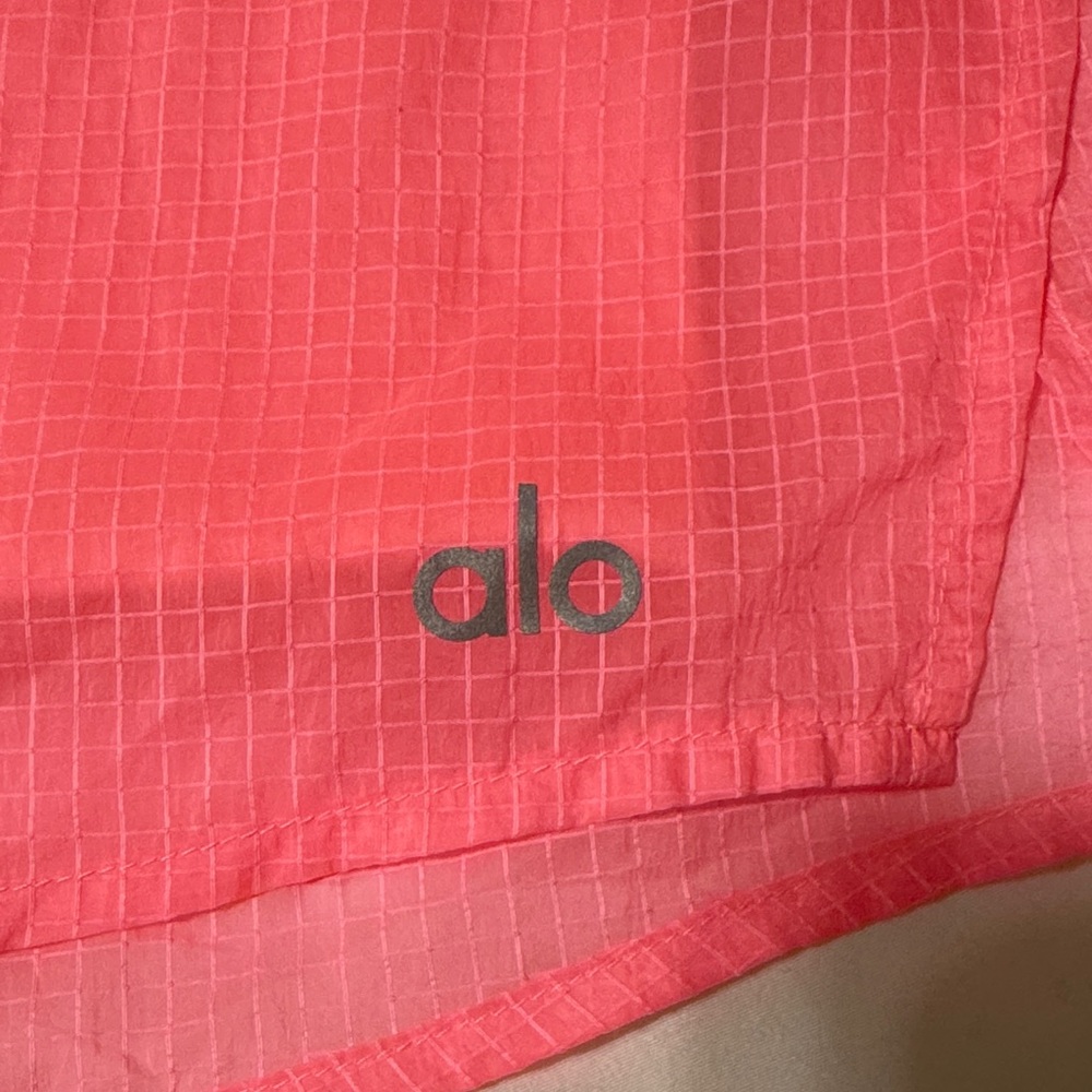 Alo Yoga Women's Game Time Neon Pink Bubblegum Shorts - Picture 2 of 12
